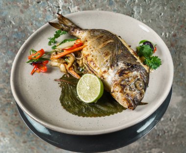 doldurulmuş dorado balık