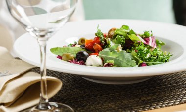 Taze Yunan salatası