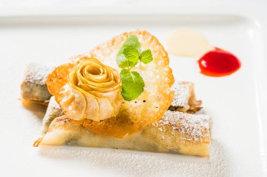 tatlı doldurulmuş krep