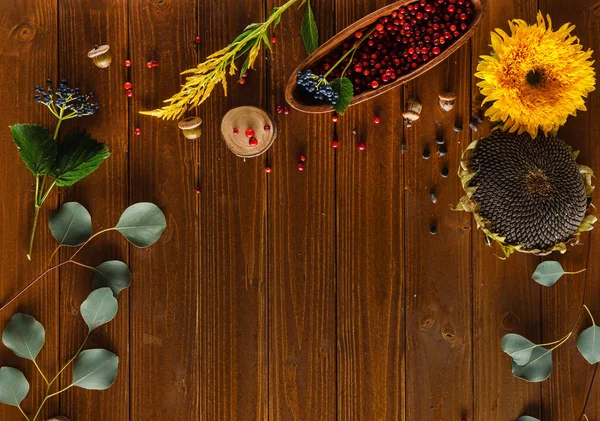 ahşap arka plan üzerinde sonbahar ilham