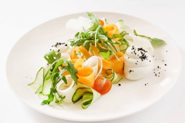 Taze bahar salatası