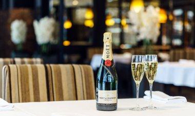 Şişe Moet ve Chandon şampanya