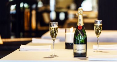 Şişe Moet ve Chandon şampanya