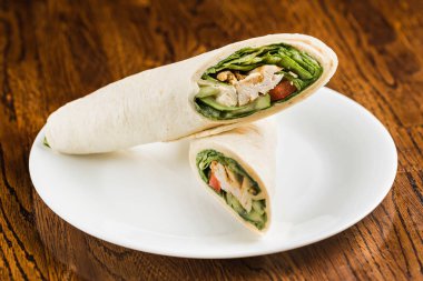 Tortilla saran plaka üzerinde