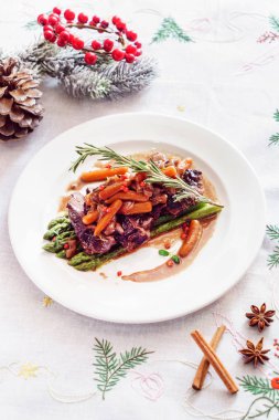 Noel yemeği masada.