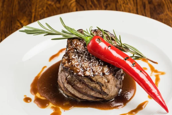 Čerstvý chutný steak — Stock fotografie