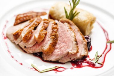 soslu ördek göğsü