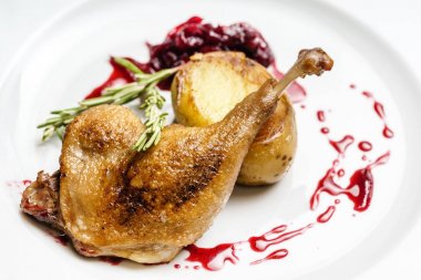 berry soslu ördek bacak 