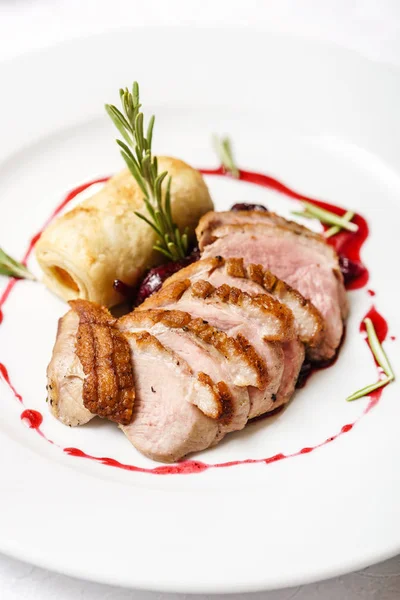 Duck breast with sauce — Stock Photo, Image