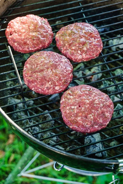 Grillowany kotlet na hamburgery — Zdjęcie stockowe