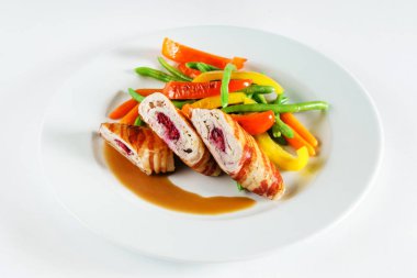 Sebzeli tavuk dolması.