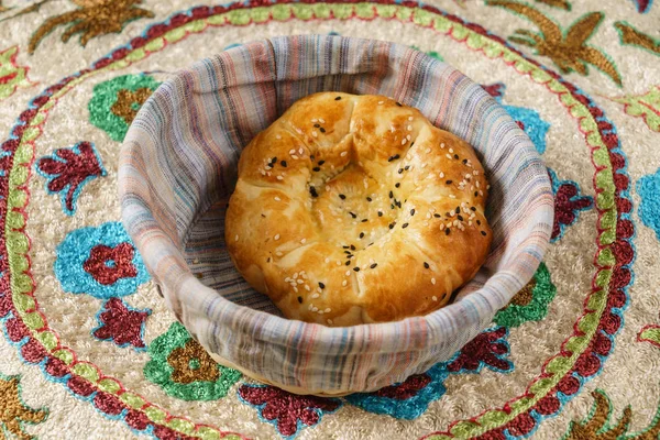 Frisches usbekisches Brot — Stockfoto