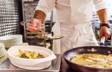 iş yerinde erkek Şef