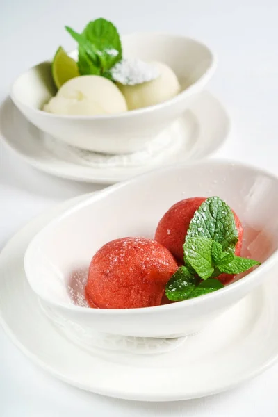 Berry sorbet with mint — Stock Photo, Image