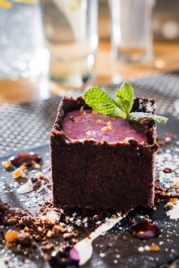 çilek ile tatlı cheesecake