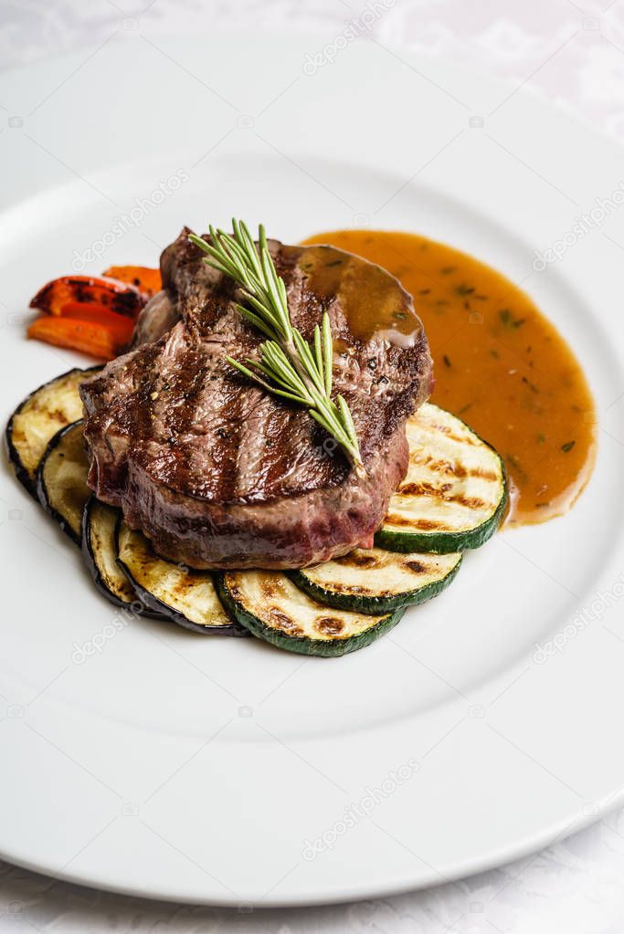  steak with grilled vegetables