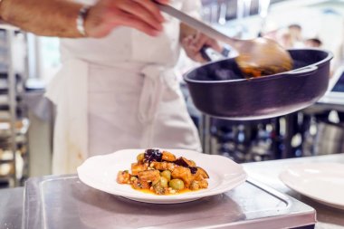 iş yerinde erkek Şef