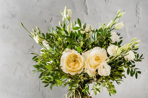 Boeket van witte rozen — Stockfoto