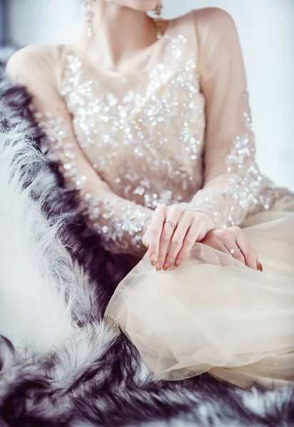 Bride in golden dress — Stock Photo, Image