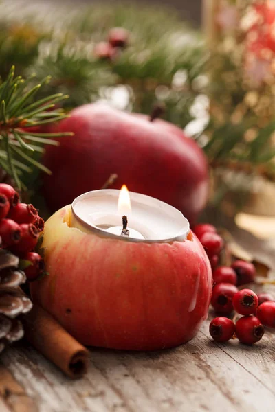 Decorazione natalizia con candele — Foto Stock