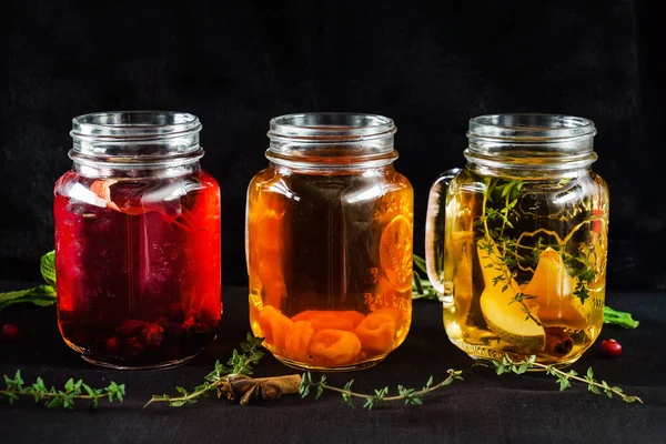 Boissons Alcoolisées Aux Fruits Dans Des Pots Verre — Photo