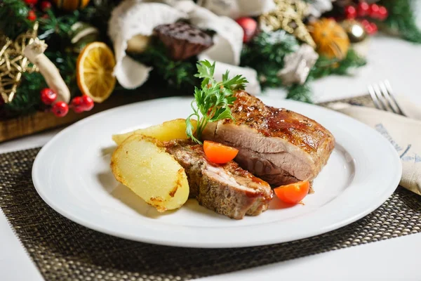 Frische Schmackhafte Rippchen Mit Kartoffeln Hautnah — Stockfoto