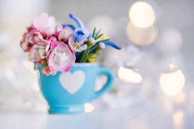 Sevgililer günü için çiçek ile Kupası, yakın çekim