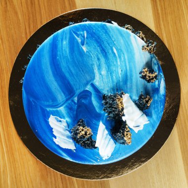 Noel kek altın tozu ile yakın çekim