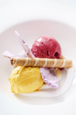 Meyveli dondurma, yakın çekim.