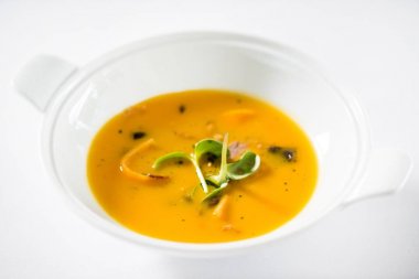 taze deniz mahsulleri çorbası, yakın