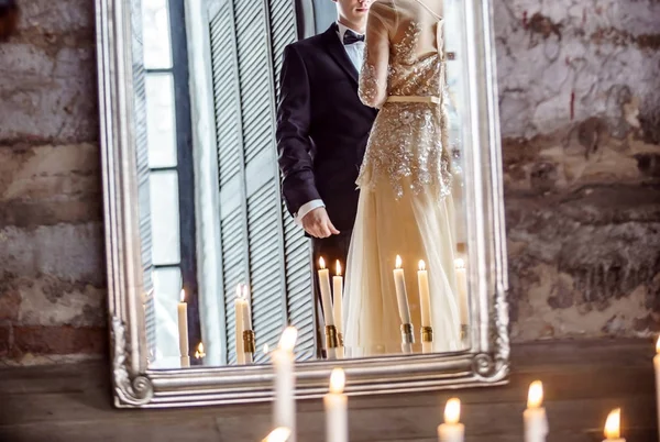 Свадебная Пара Зеркале — стоковое фото