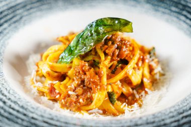 Domates soslu Fettuccine Bolonez 