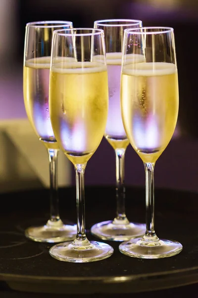 Noel Tablo Şampanya Bardağı Yakın Çekim — Stok fotoğraf