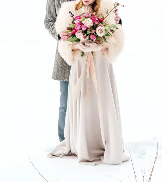 Jovem Casal Bonito Casamento Inverno — Fotografia de Stock