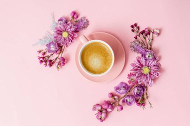 kahve pembe pastel masa üstü görünümü