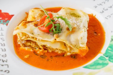 lezzetli lazanya soslu, yakın çekim