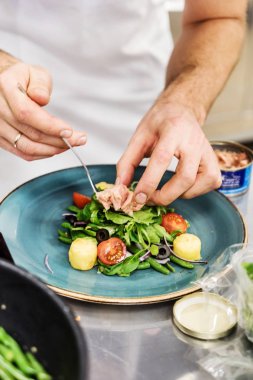 iş yerinde, erkek aşçı yakın çekim