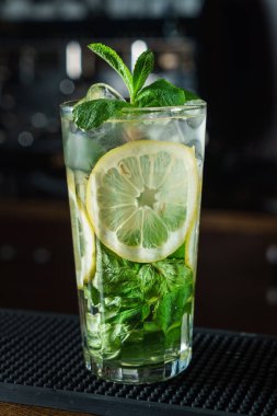 kokteyl cam çubuğunda, yakın çekim