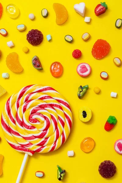 Colorful Candies Yellow Background — Stock Photo, Image