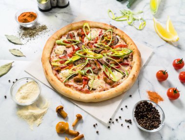 Tablo, lezzetli pizza yakın çekim