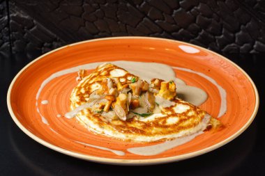 Cantharellus cibarius, taze omlet yakın çekim