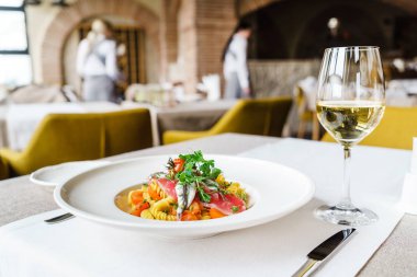 lezzetli makarna ile hamsi, yakın çekim