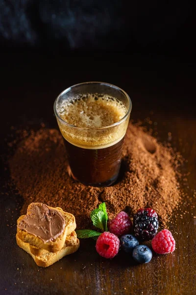 Frühstück Mit Kaffee Auf Dem Tisch Nahaufnahme — Stockfoto