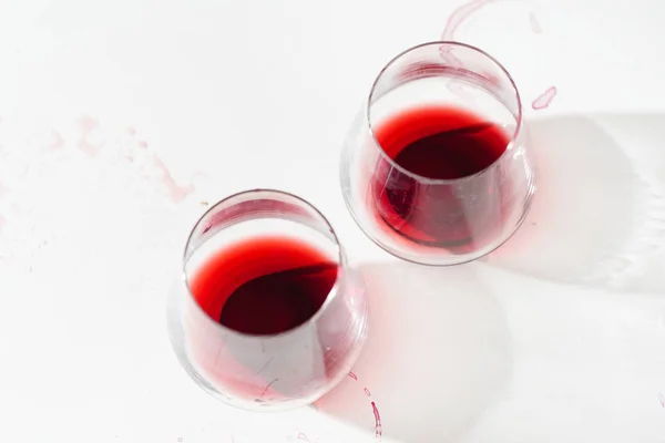 Copos Com Vinho Tinto Close — Fotografia de Stock