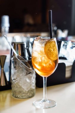 kokteyl barda cam. Yakın çekim