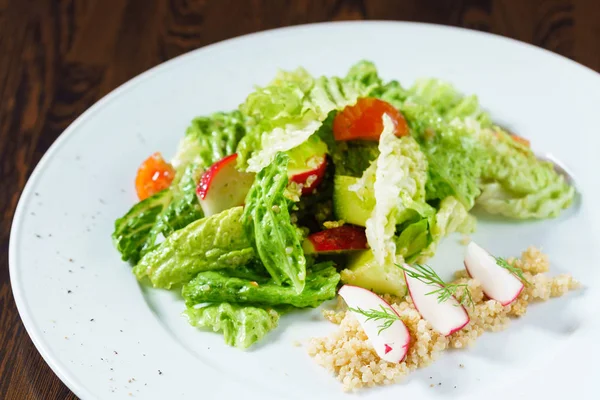 Salada Fresca Primavera Fechar — Fotografia de Stock