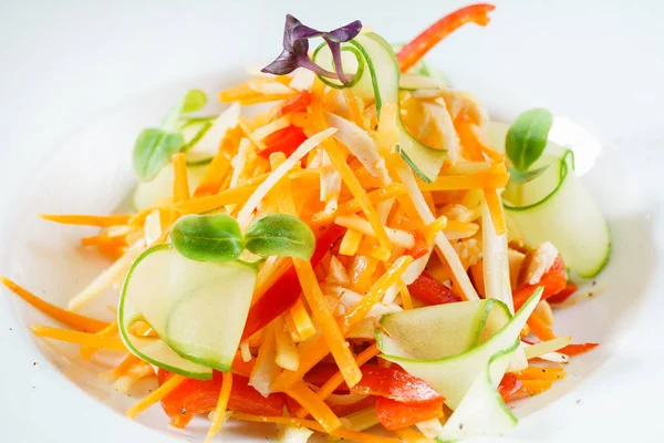Čerstvý Zeleninový Jarní Salát Detailní Záběr — Stock fotografie