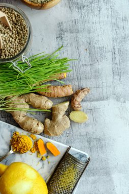 Masanın üzerinde taze sağlıklı gıda yakın çekim