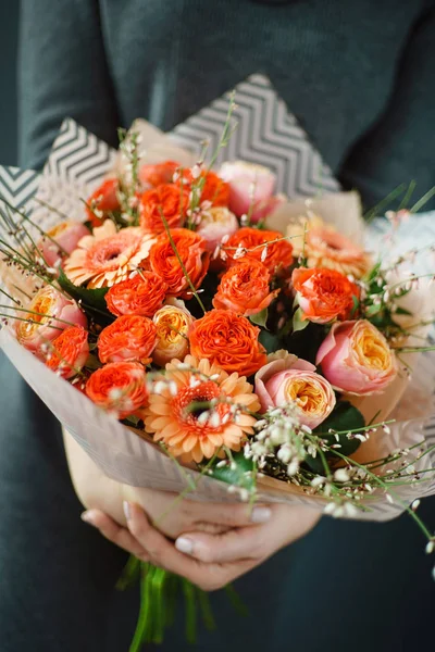 Nice Bouquet Hands Woman Close — Stock Photo, Image