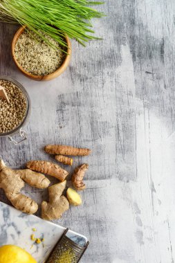 Masanın üzerinde taze sağlıklı gıda yakın çekim